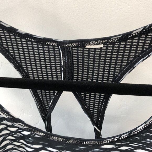 Under Armour Mesh Back Active Racerback Top Size Small - Picture 3 of 8